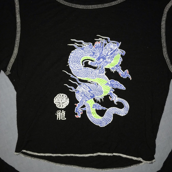 Black Long Sleeve Crop Top with Dragon Design - Picture 4 of 6